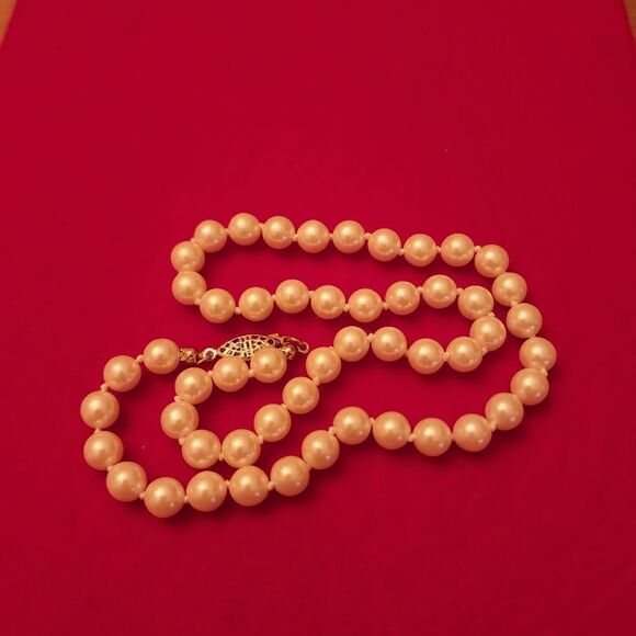 Avon Vintage Signed Gold Plated Pearl Necklace - Picture 1 of 2